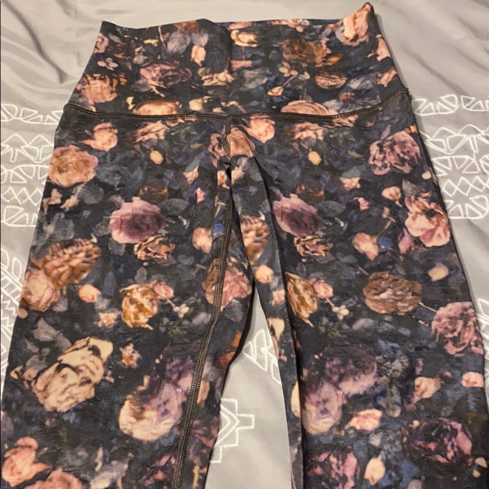 Lululemon High Rise Wunder Under Crop II Scalloped